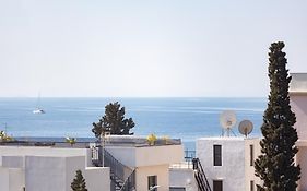 Luxurious 3-Bedroom Seaside Retreat Fully Renovated In 2025